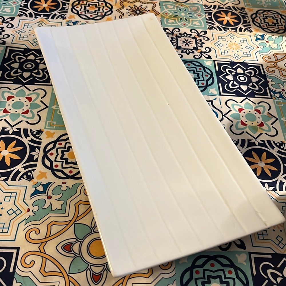 Porcelain serving plate